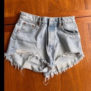 🔥 Zara Ripped Jean Shorts – Size 4 🔥